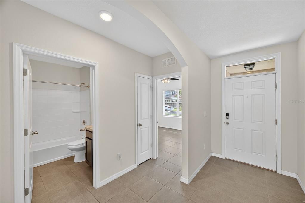 合同活跃: $319,900 (3 贝兹, 2 浴室, 1690 平方英尺)