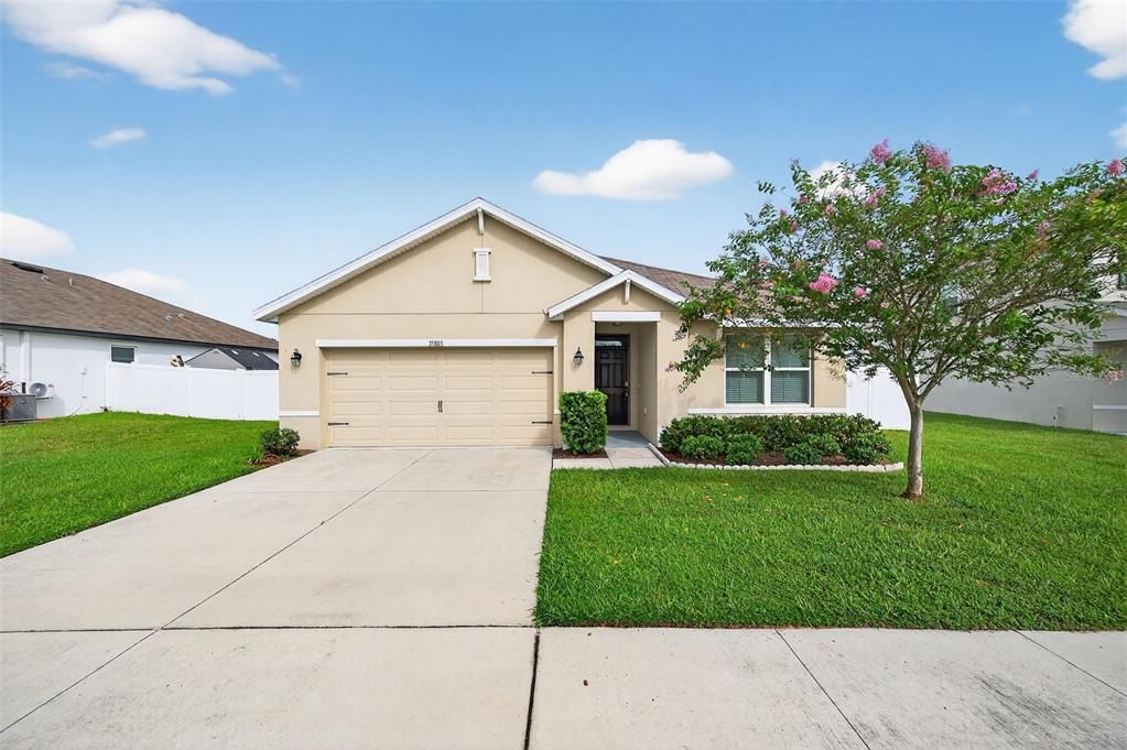 合同活跃: $319,900 (3 贝兹, 2 浴室, 1690 平方英尺)