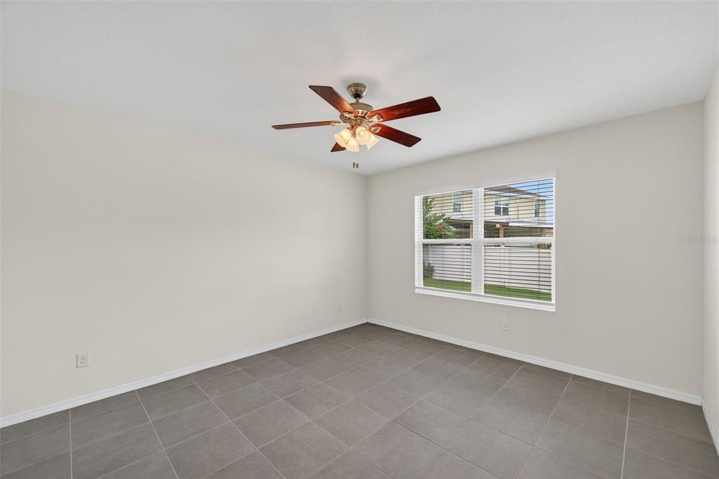 合同活跃: $319,900 (3 贝兹, 2 浴室, 1690 平方英尺)