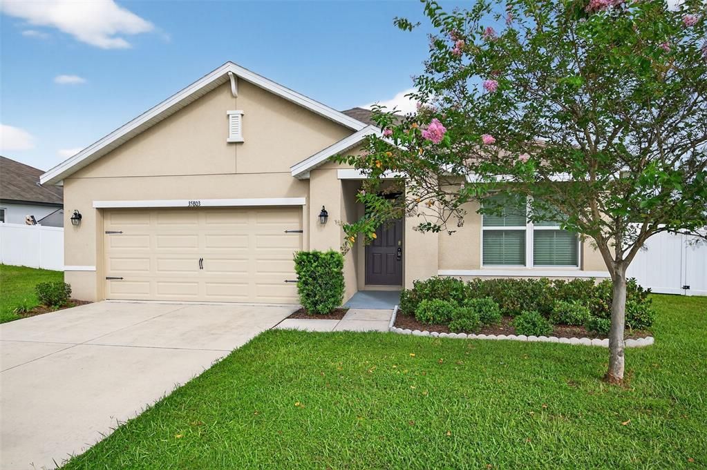 合同活跃: $319,900 (3 贝兹, 2 浴室, 1690 平方英尺)