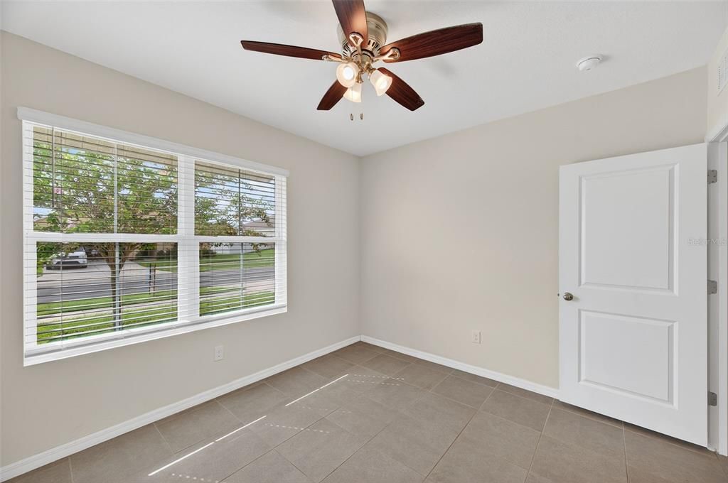 合同活跃: $319,900 (3 贝兹, 2 浴室, 1690 平方英尺)