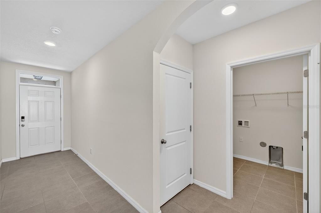 合同活跃: $319,900 (3 贝兹, 2 浴室, 1690 平方英尺)