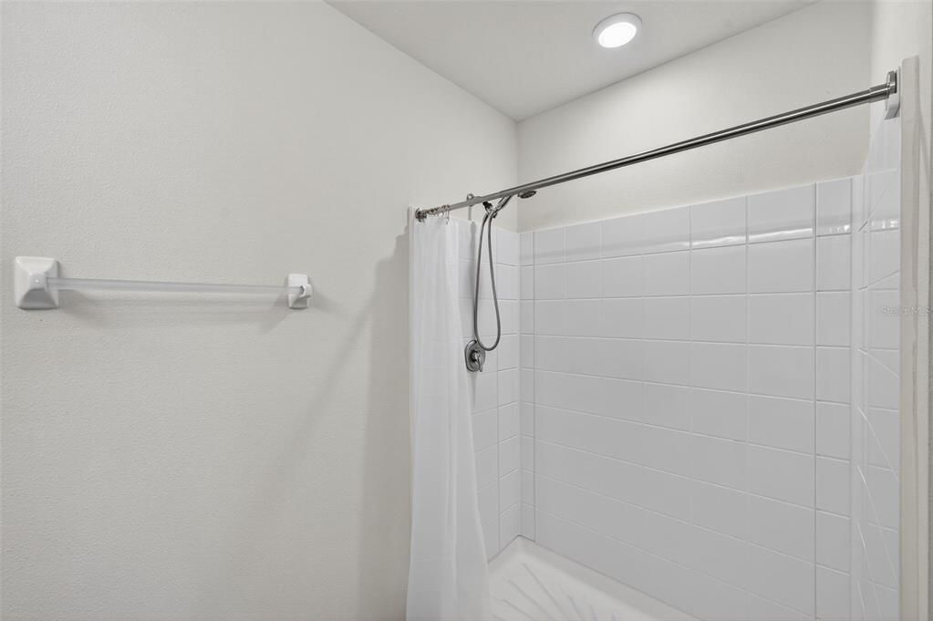 合同活跃: $319,900 (3 贝兹, 2 浴室, 1690 平方英尺)