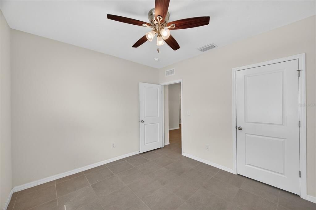 合同活跃: $319,900 (3 贝兹, 2 浴室, 1690 平方英尺)