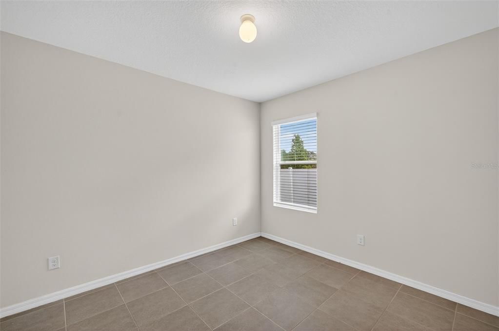 合同活跃: $319,900 (3 贝兹, 2 浴室, 1690 平方英尺)