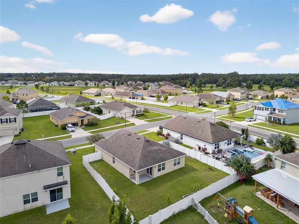 合同活跃: $319,900 (3 贝兹, 2 浴室, 1690 平方英尺)