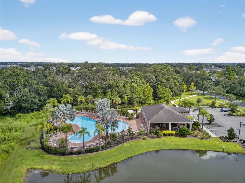 合同活跃: $319,900 (3 贝兹, 2 浴室, 1690 平方英尺)