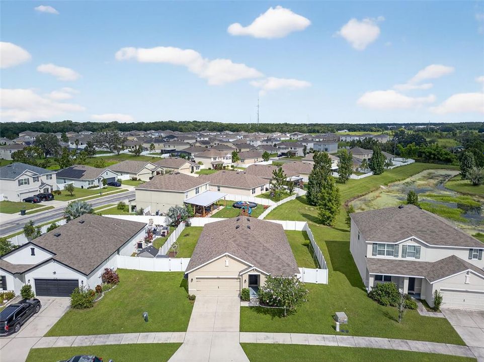 合同活跃: $319,900 (3 贝兹, 2 浴室, 1690 平方英尺)