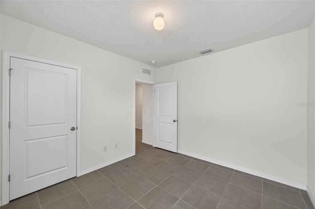 合同活跃: $319,900 (3 贝兹, 2 浴室, 1690 平方英尺)