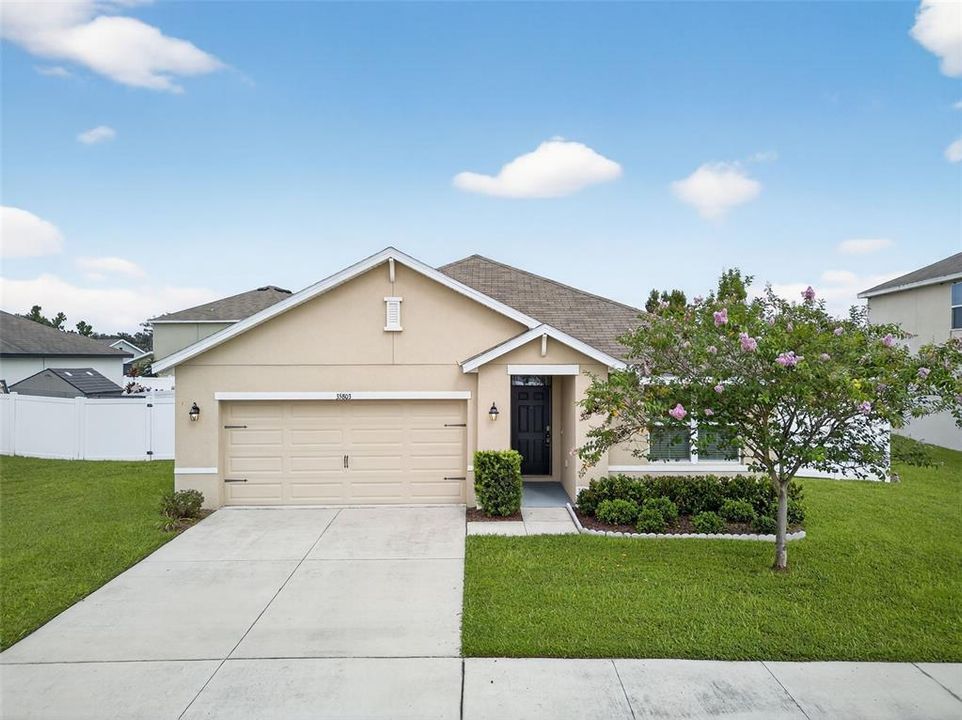 合同活跃: $319,900 (3 贝兹, 2 浴室, 1690 平方英尺)