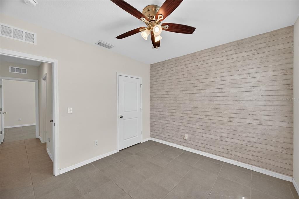 合同活跃: $319,900 (3 贝兹, 2 浴室, 1690 平方英尺)