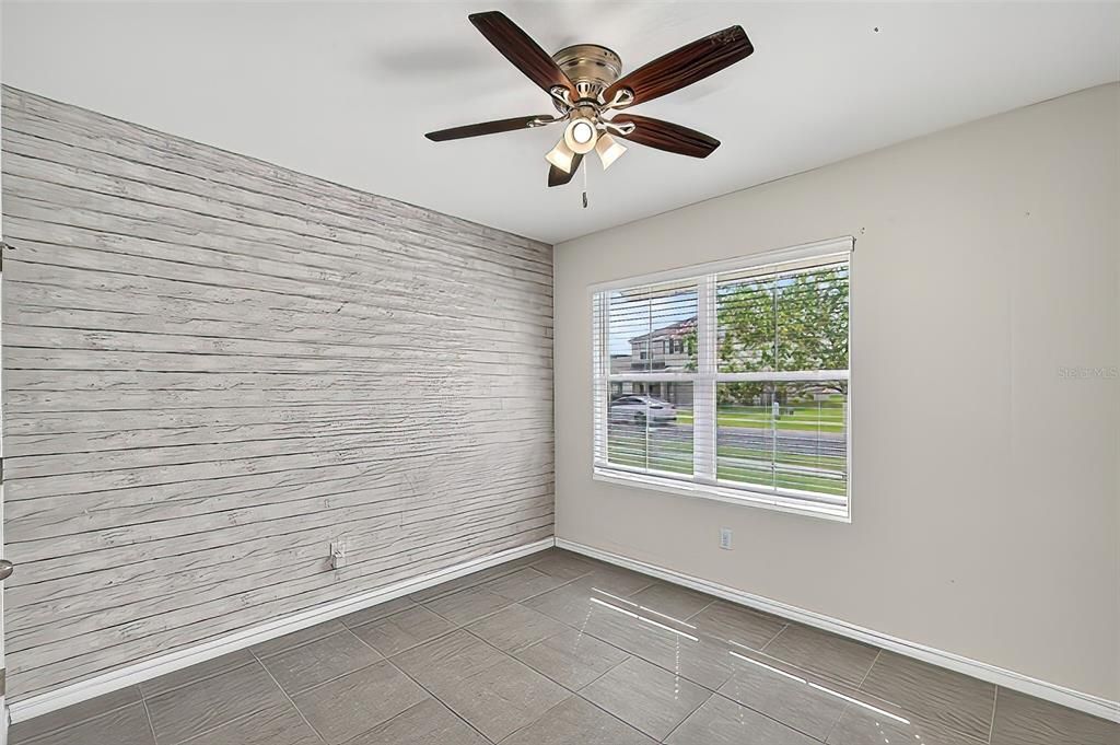 合同活跃: $319,900 (3 贝兹, 2 浴室, 1690 平方英尺)