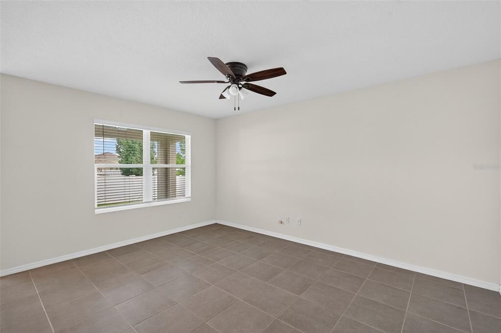 合同活跃: $319,900 (3 贝兹, 2 浴室, 1690 平方英尺)