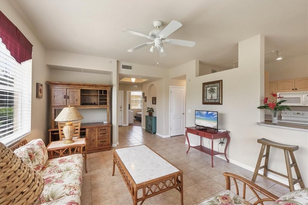 待售: $294,000 (3 贝兹, 2 浴室, 1383 平方英尺)