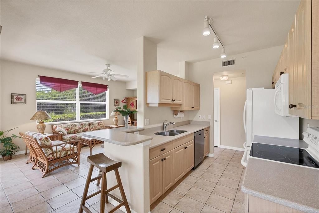 待售: $294,000 (3 贝兹, 2 浴室, 1383 平方英尺)