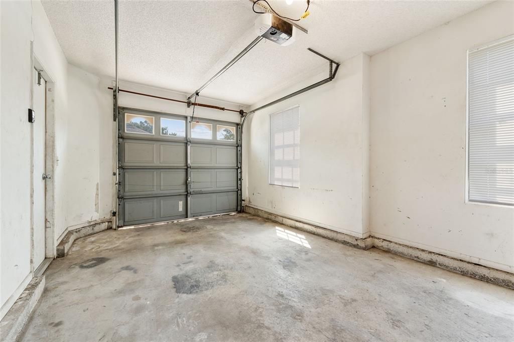 合同活跃: $235,000 (2 贝兹, 2 浴室, 975 平方英尺)