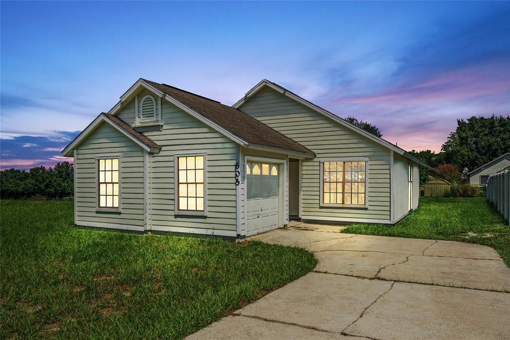 合同活跃: $235,000 (2 贝兹, 2 浴室, 975 平方英尺)