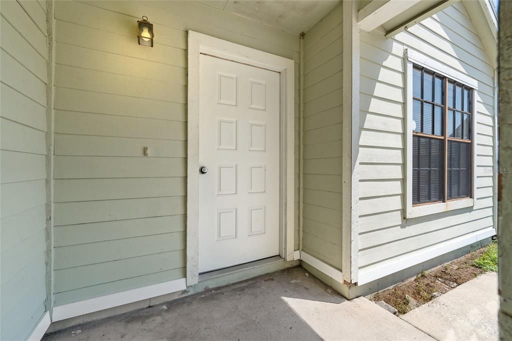 合同活跃: $235,000 (2 贝兹, 2 浴室, 975 平方英尺)