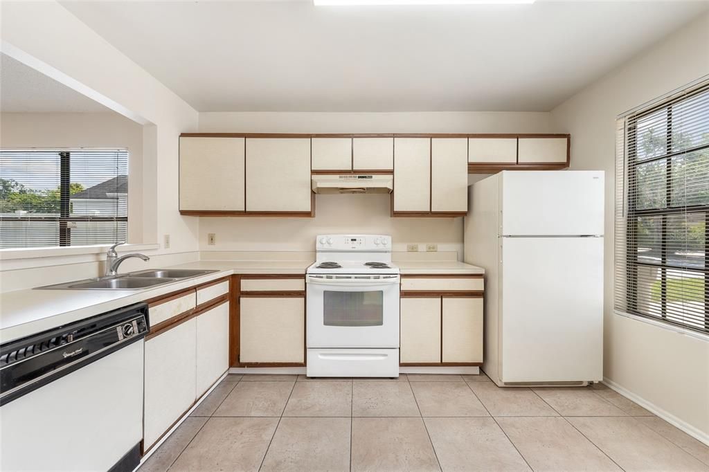 合同活跃: $235,000 (2 贝兹, 2 浴室, 975 平方英尺)