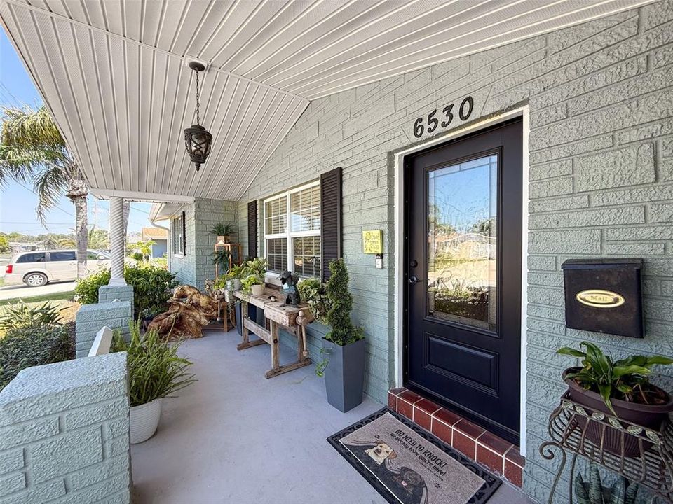 合同活跃: $470,000 (2 贝兹, 2 浴室, 1326 平方英尺)