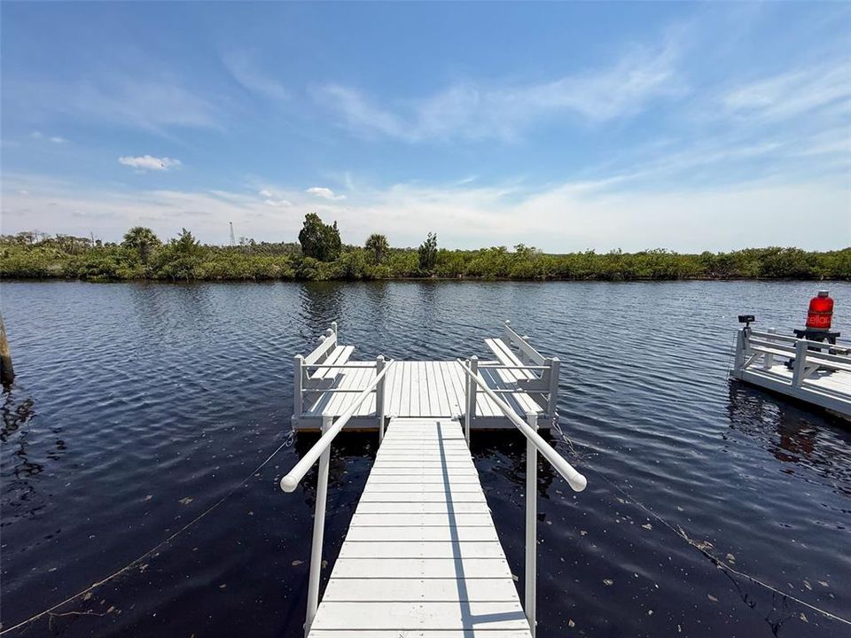 合同活跃: $470,000 (2 贝兹, 2 浴室, 1326 平方英尺)