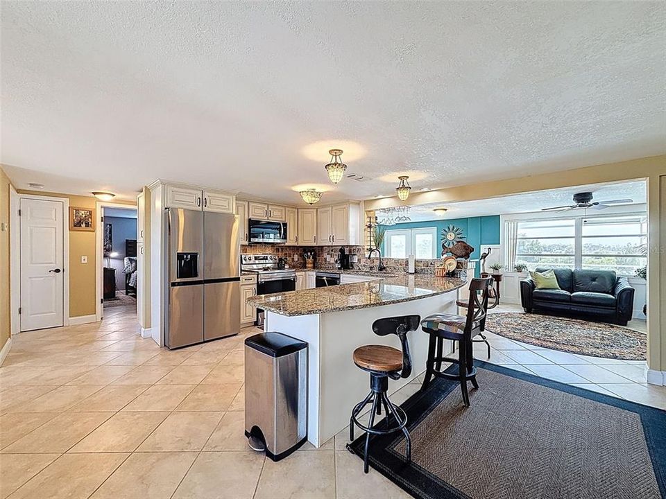 合同活跃: $470,000 (2 贝兹, 2 浴室, 1326 平方英尺)