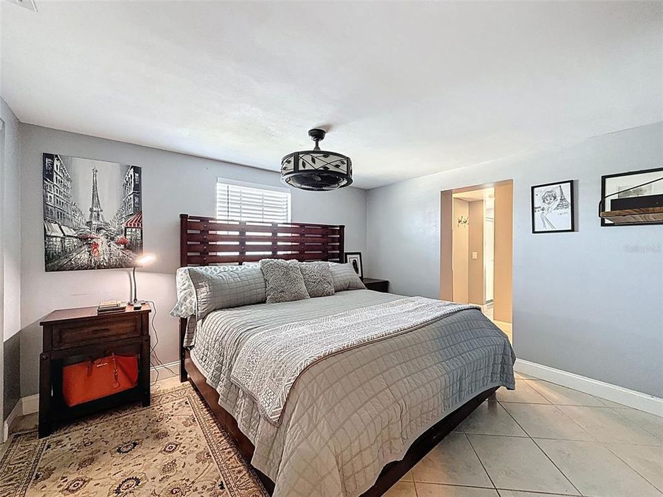 合同活跃: $470,000 (2 贝兹, 2 浴室, 1326 平方英尺)