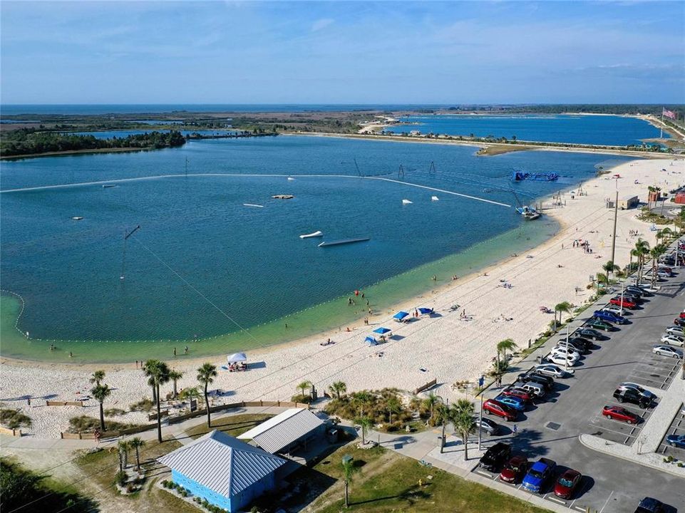 合同活跃: $470,000 (2 贝兹, 2 浴室, 1326 平方英尺)