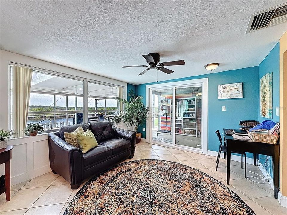 合同活跃: $470,000 (2 贝兹, 2 浴室, 1326 平方英尺)