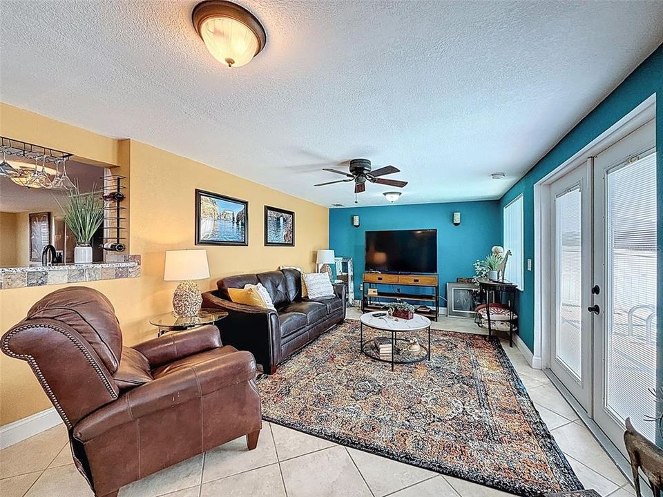 合同活跃: $470,000 (2 贝兹, 2 浴室, 1326 平方英尺)