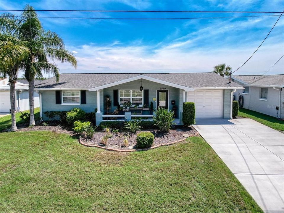 合同活跃: $470,000 (2 贝兹, 2 浴室, 1326 平方英尺)