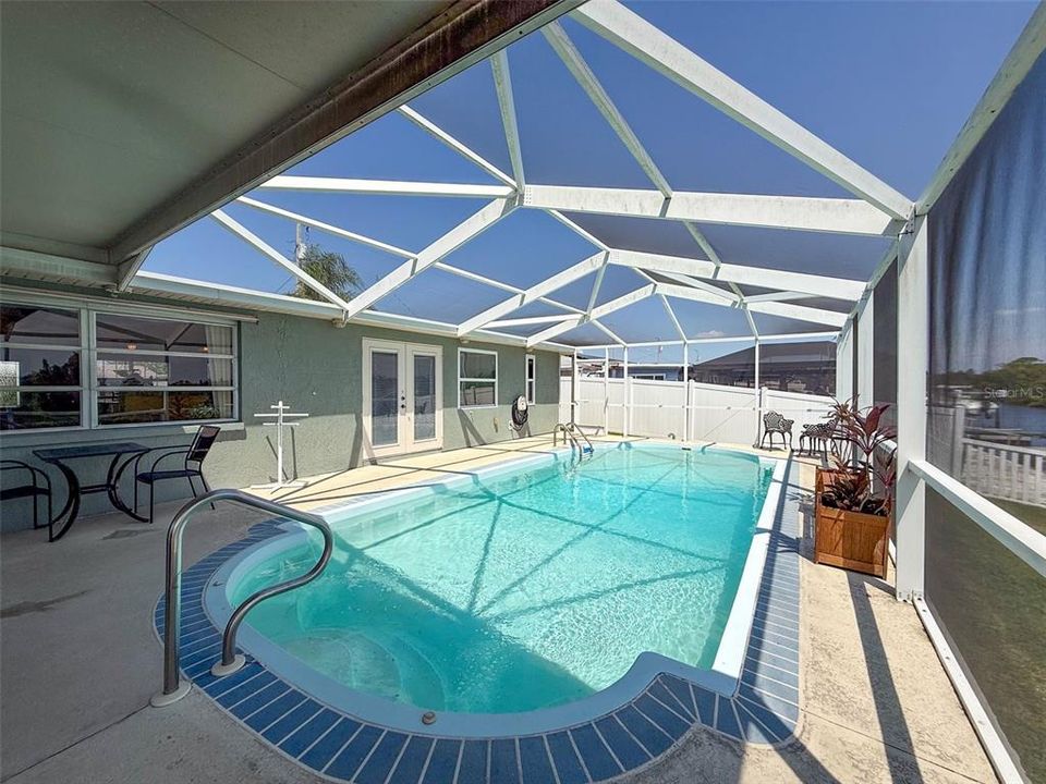 合同活跃: $470,000 (2 贝兹, 2 浴室, 1326 平方英尺)