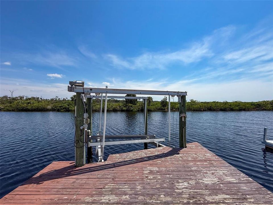 合同活跃: $470,000 (2 贝兹, 2 浴室, 1326 平方英尺)