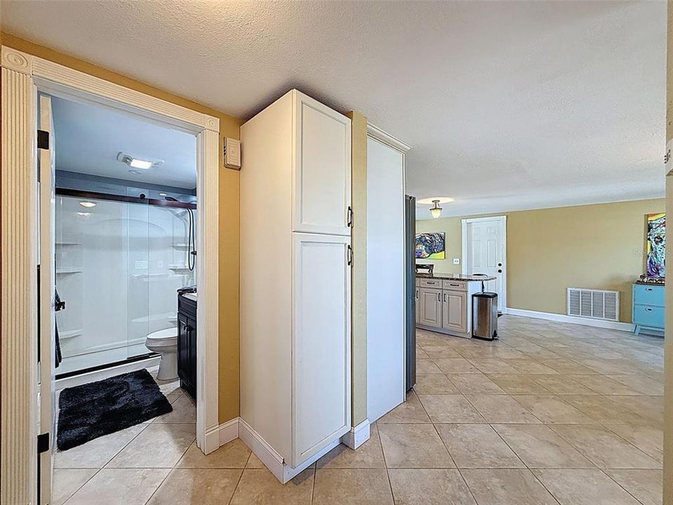 合同活跃: $470,000 (2 贝兹, 2 浴室, 1326 平方英尺)