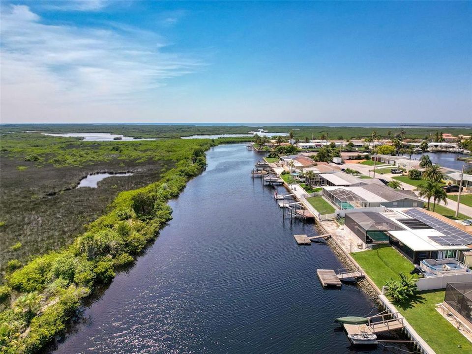 合同活跃: $470,000 (2 贝兹, 2 浴室, 1326 平方英尺)