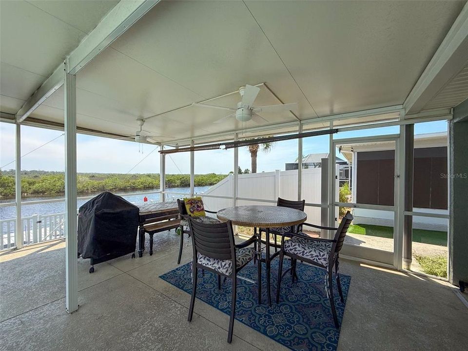 合同活跃: $470,000 (2 贝兹, 2 浴室, 1326 平方英尺)