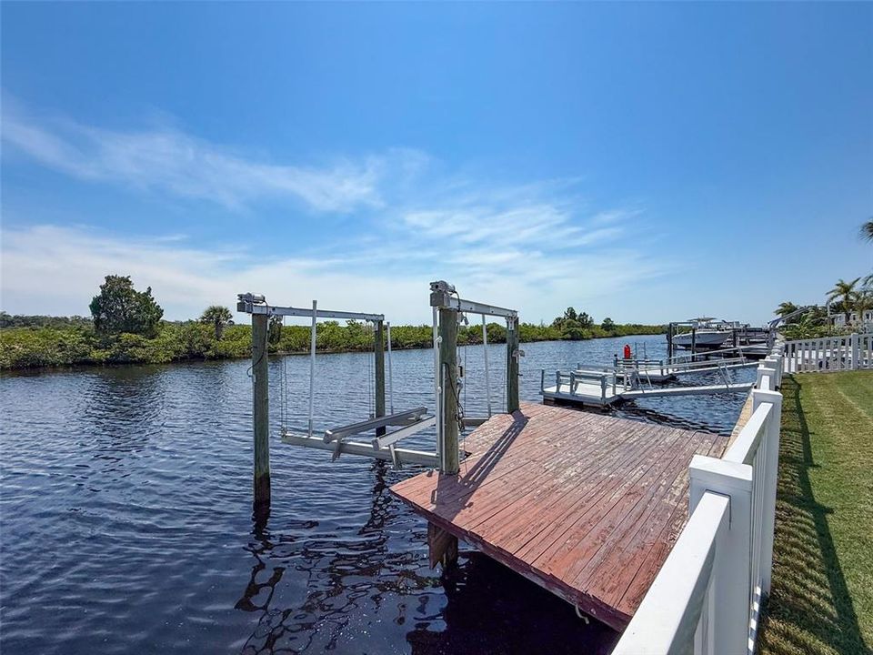 合同活跃: $470,000 (2 贝兹, 2 浴室, 1326 平方英尺)