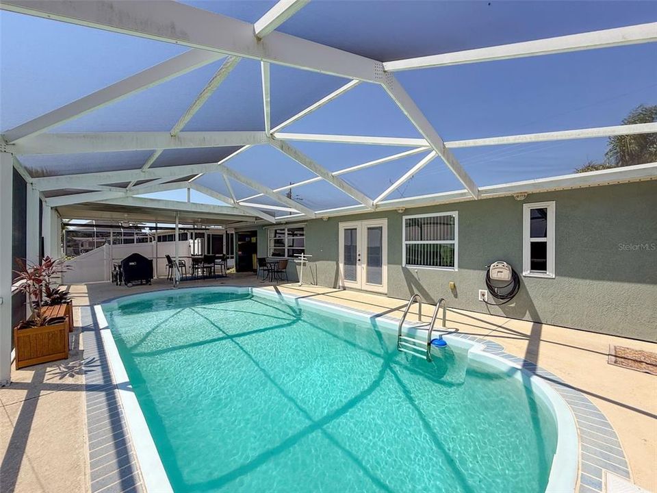 合同活跃: $470,000 (2 贝兹, 2 浴室, 1326 平方英尺)