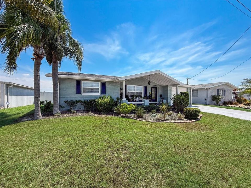 合同活跃: $470,000 (2 贝兹, 2 浴室, 1326 平方英尺)