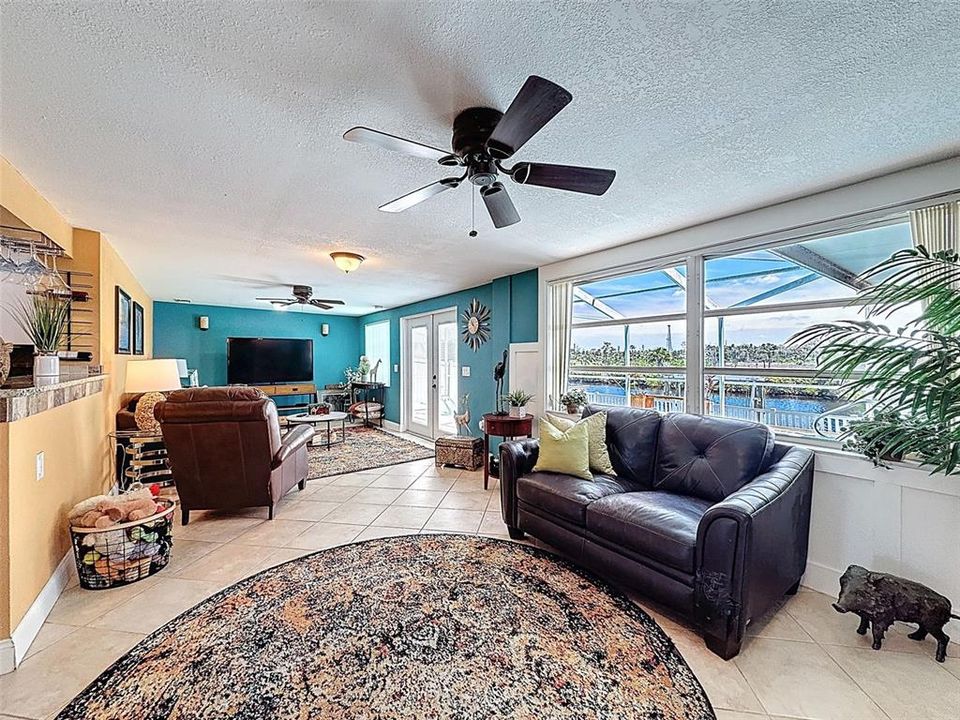 合同活跃: $470,000 (2 贝兹, 2 浴室, 1326 平方英尺)