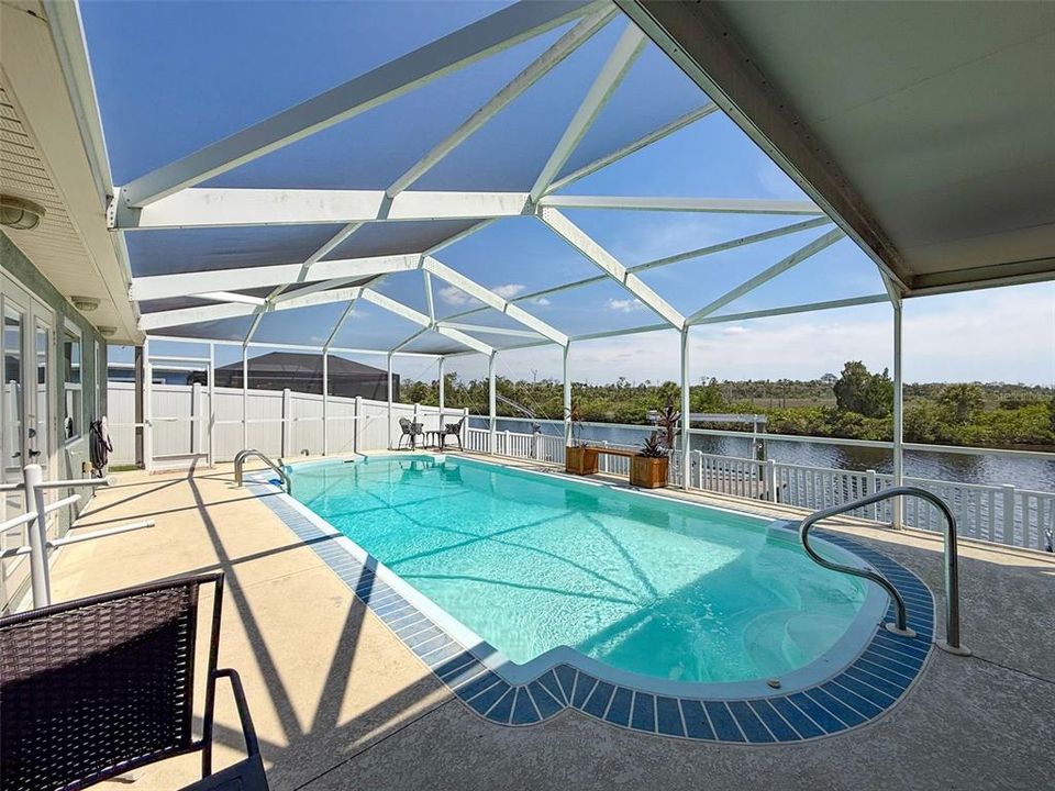 合同活跃: $470,000 (2 贝兹, 2 浴室, 1326 平方英尺)