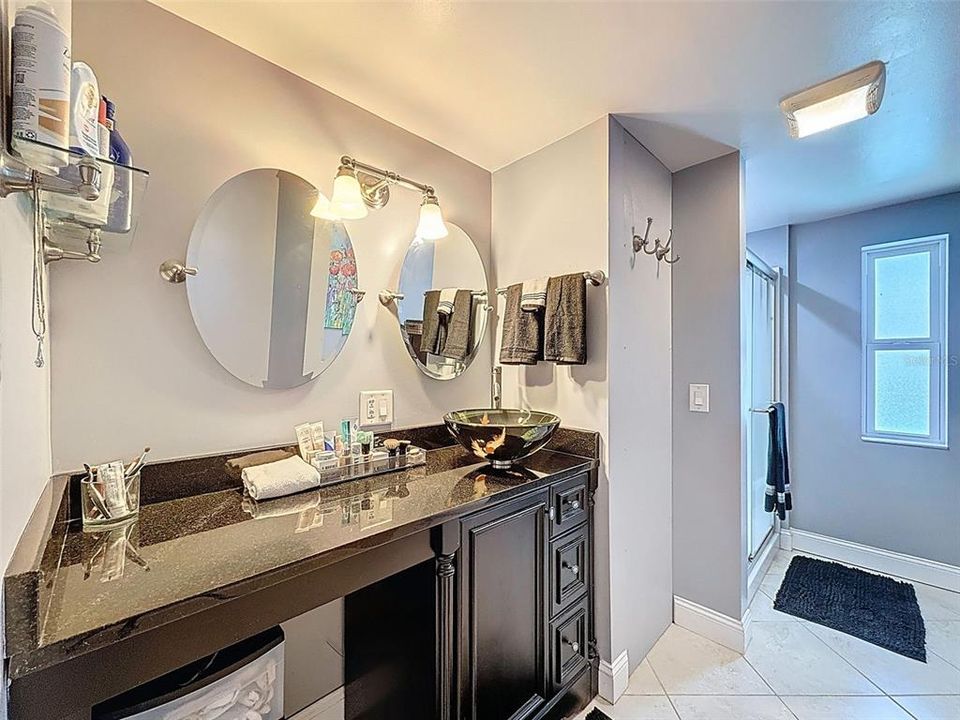 合同活跃: $470,000 (2 贝兹, 2 浴室, 1326 平方英尺)