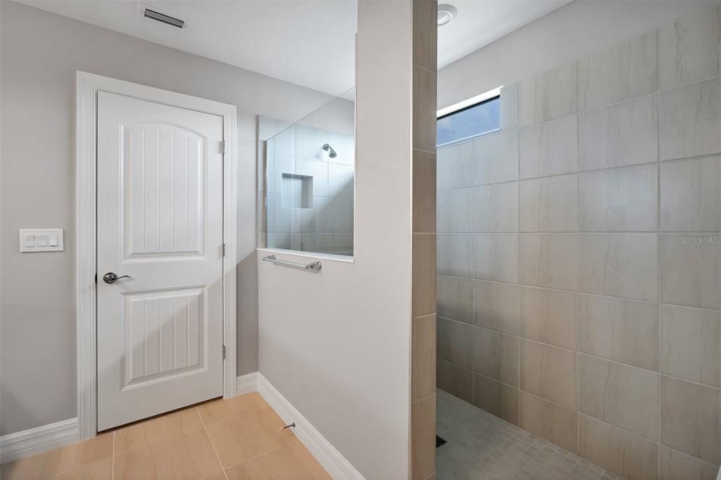 В аренду: $4,295 (5 спален, 4 ванн, 3416 Квадратных фут)