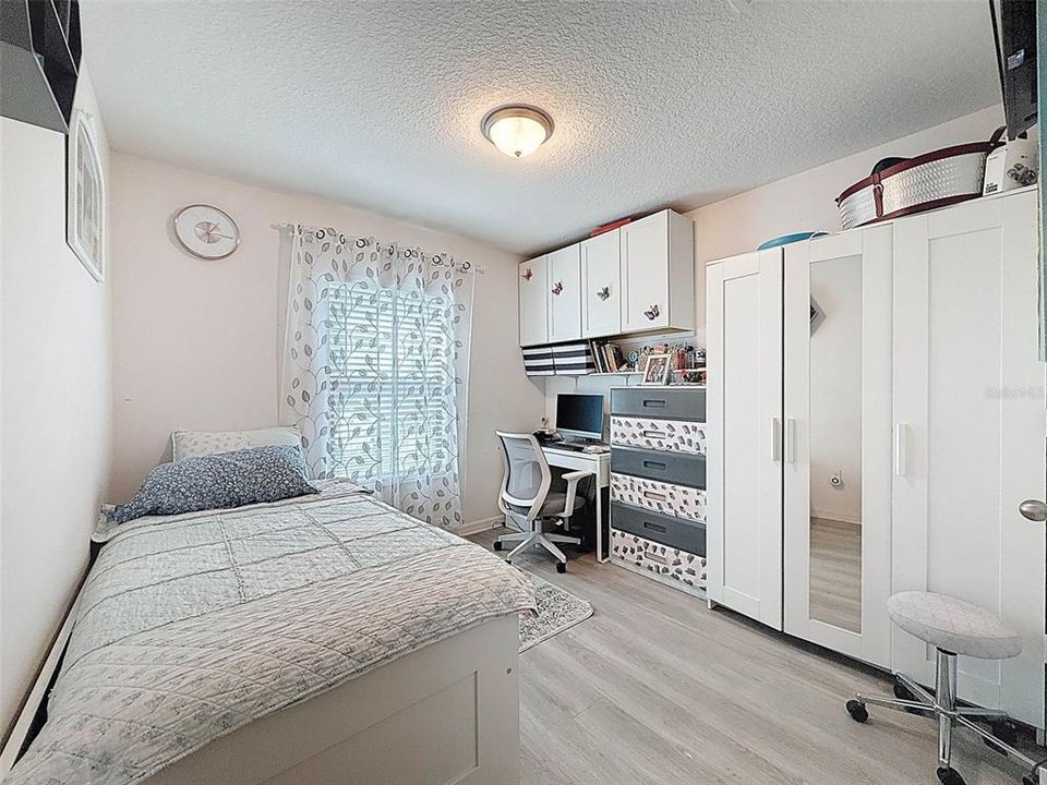 待售: $294,000 (4 贝兹, 3 浴室, 1825 平方英尺)