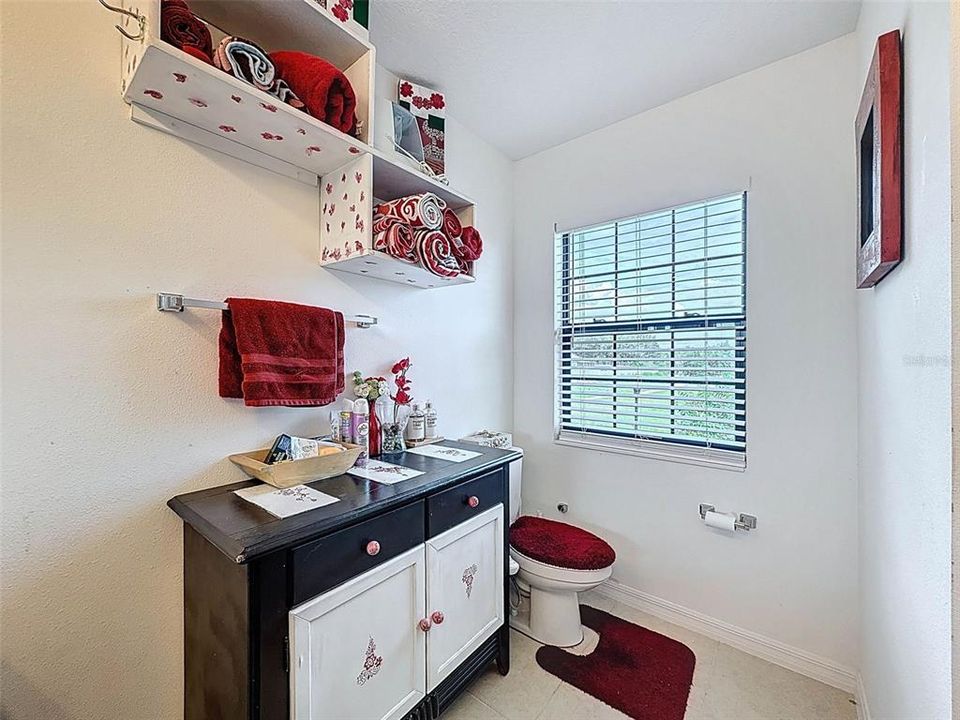 待售: $294,000 (4 贝兹, 3 浴室, 1825 平方英尺)