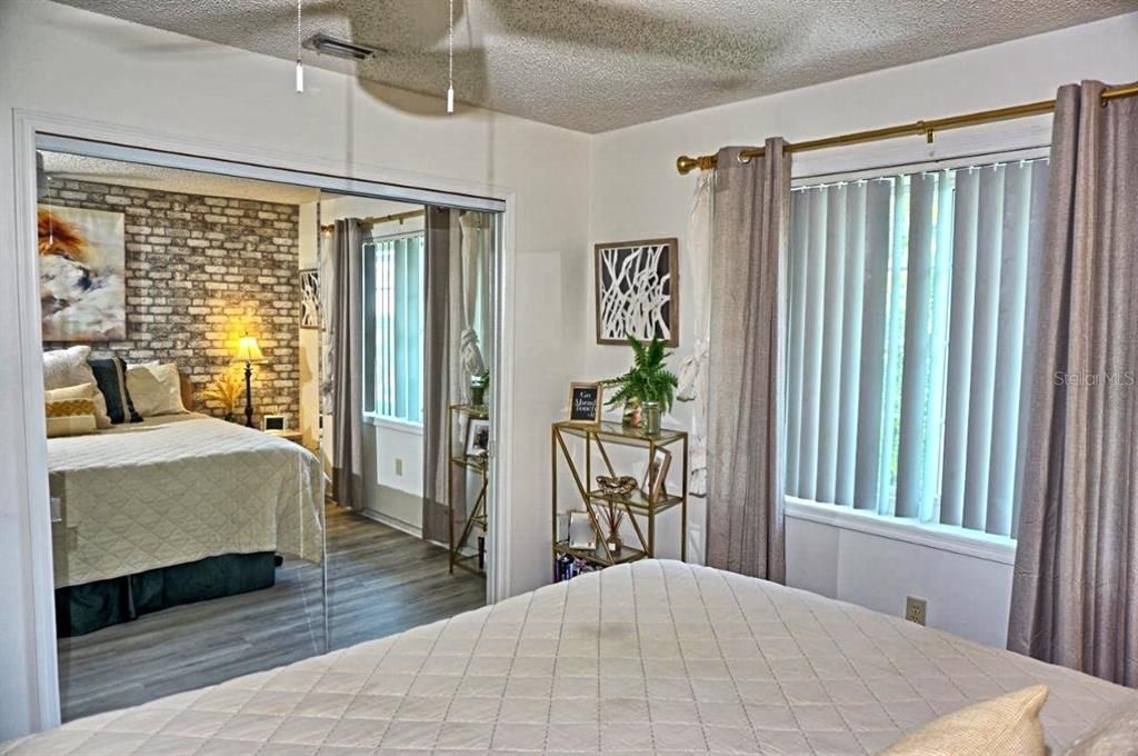 For Sale: $215,000 (1 beds, 1 baths, 700 Square Feet)