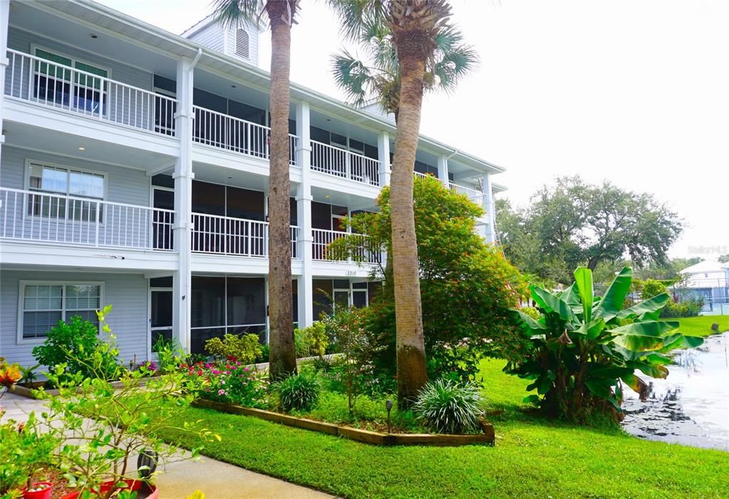 For Sale: $215,000 (1 beds, 1 baths, 700 Square Feet)