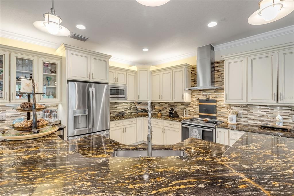 For Sale: $1,259,900 (3 beds, 2 baths, 2500 Square Feet)