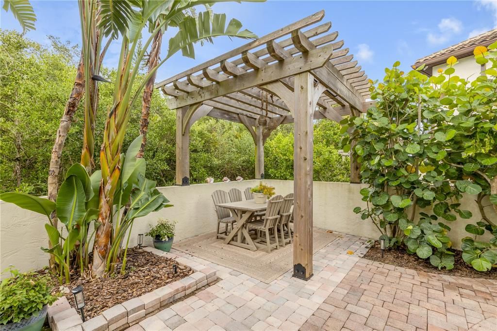 For Sale: $1,259,900 (3 beds, 2 baths, 2500 Square Feet)