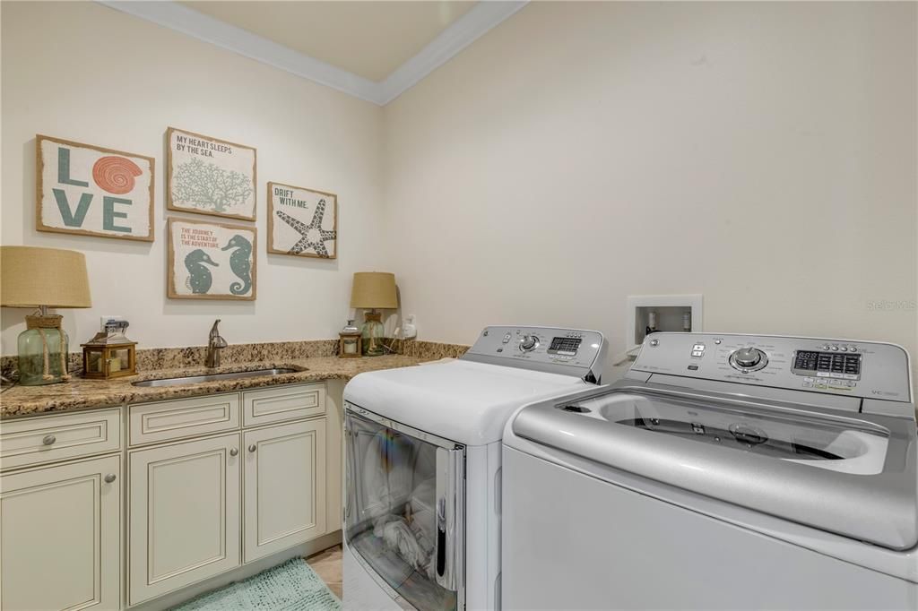 For Sale: $1,259,900 (3 beds, 2 baths, 2500 Square Feet)